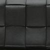 Pochette Bottega Veneta  Cassette en cuir intrecciato noir - Detail D1 thumbnail