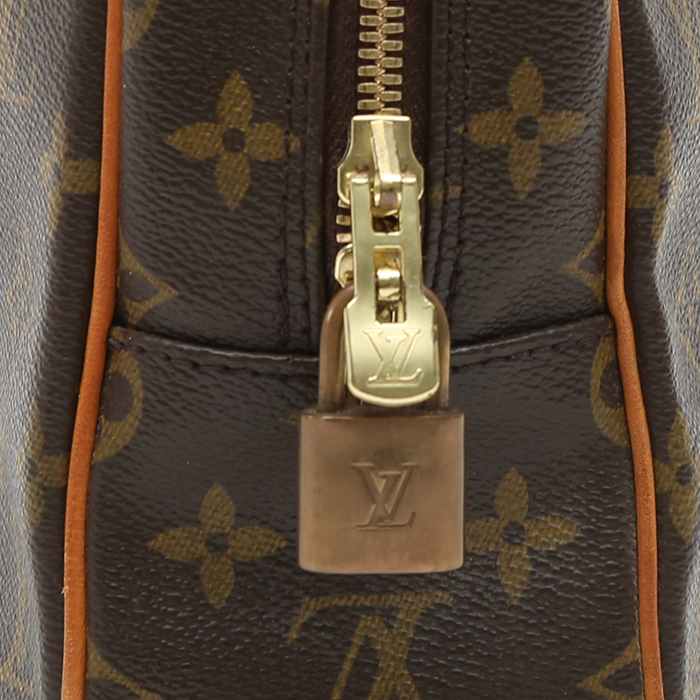 Louis Vuitton  Pegase briefcase  in brown monogram canvas  and natural leather - Detail D1
