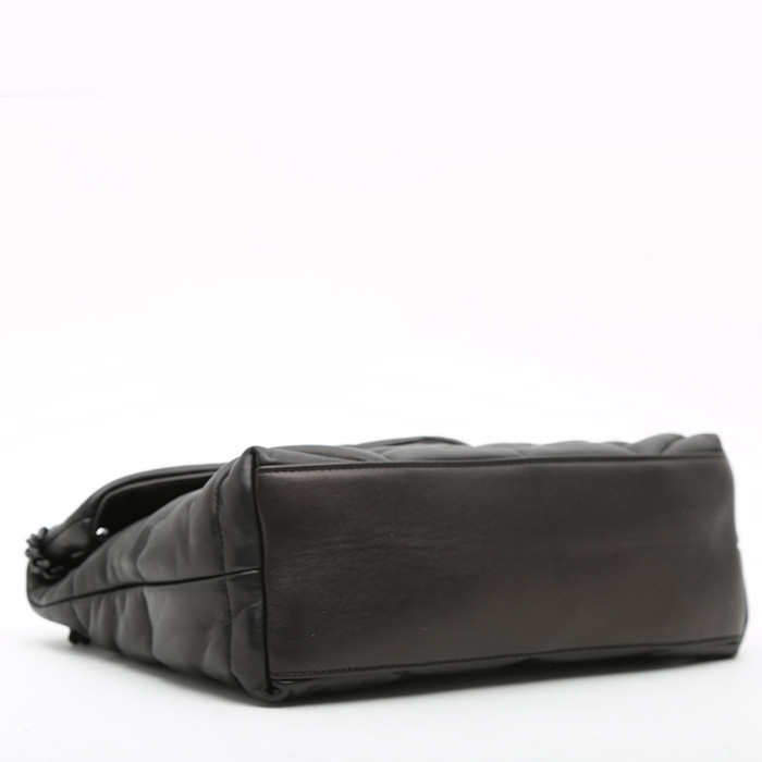 Bolso bandolera Saint Laurent  Loulou Puffer modelo pequeño  en cuero acolchado negro - Detail D4