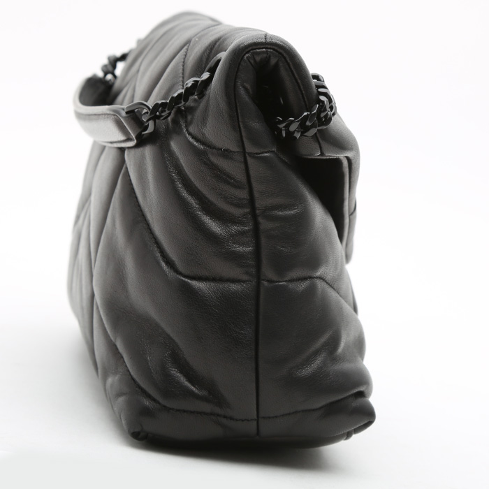 Bolso bandolera Saint Laurent  Loulou Puffer modelo pequeño  en cuero acolchado negro - Detail D5
