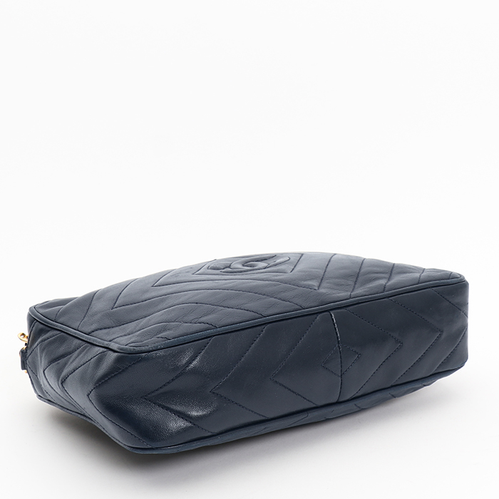 Sac bandoulière Chanel  Camera en cuir matelassé bleu-marine - Detail D4