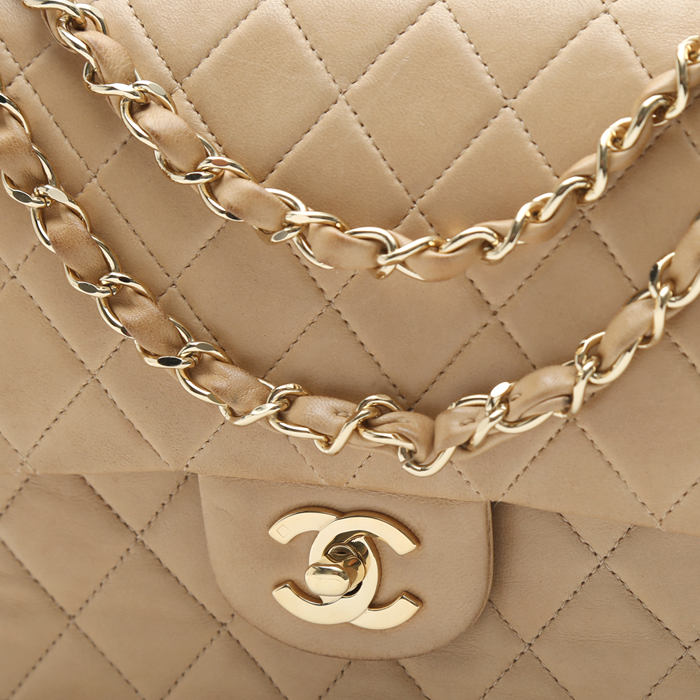 Sac à main Chanel  Timeless en cuir matelassé beige - Detail D1