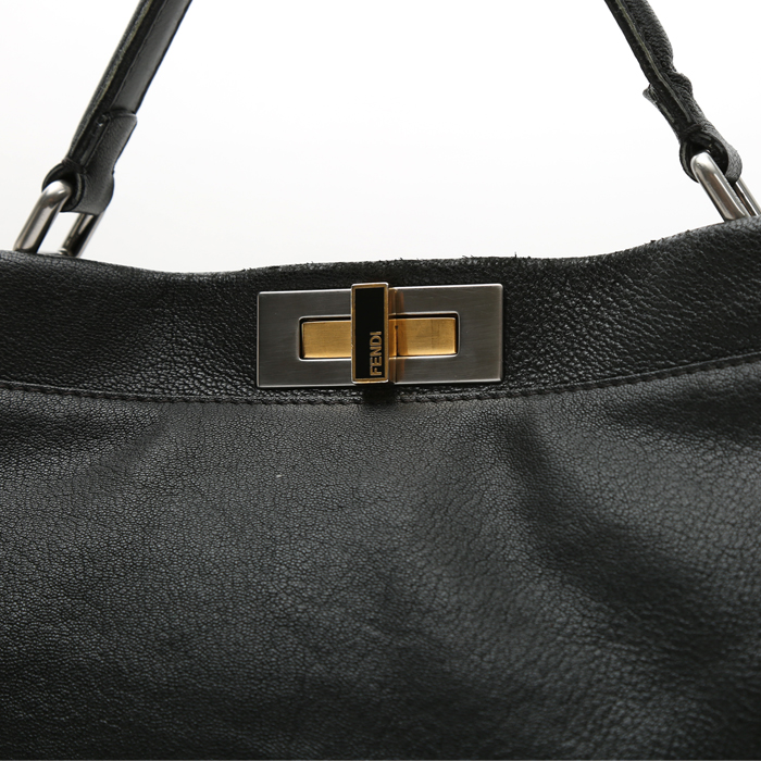 Fendi Peekaboo medium model handbag in black leather - Detail D1
