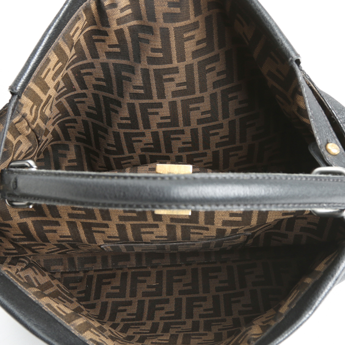 Fendi Peekaboo medium model handbag in black leather - Detail D3