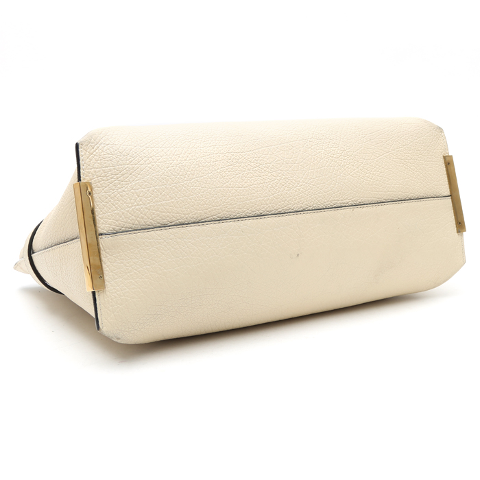 Bolso de mano Chloé  Charlotte en cuero beige y negro - Detail D5