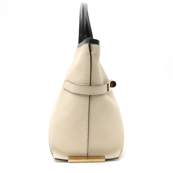 Bolso de mano Chloé  Charlotte en cuero beige y negro - Detail D6