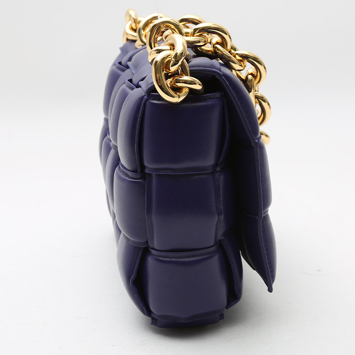Sac bandoulière Bottega Veneta Cassette en cuir tressé violet - Detail D6