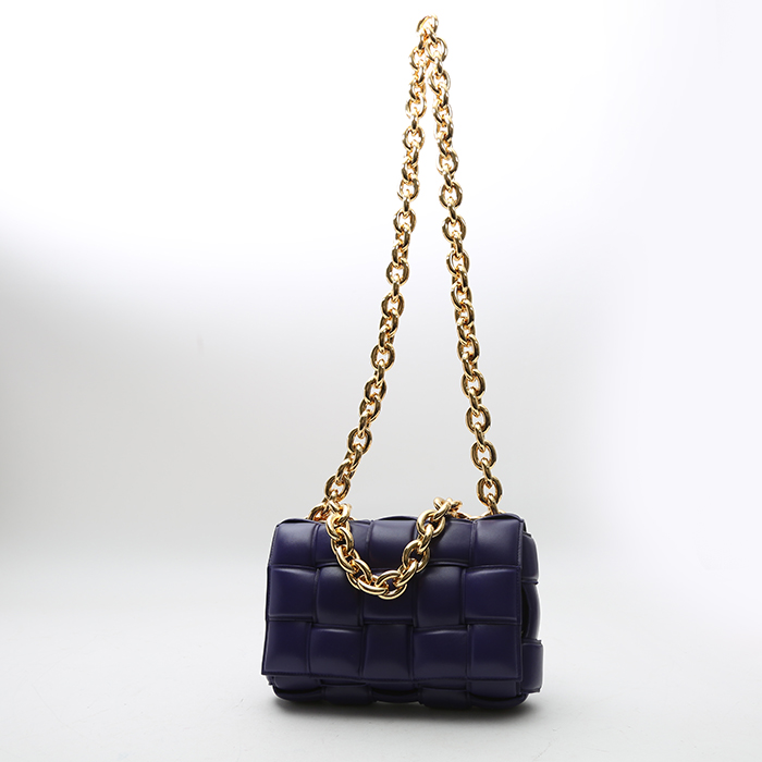 Sac bandoulière Bottega Veneta Cassette en cuir tressé violet - Detail D8