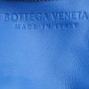 Bottega Veneta  Cassette shoulder bag  in blue braided leather - Detail D3 thumbnail