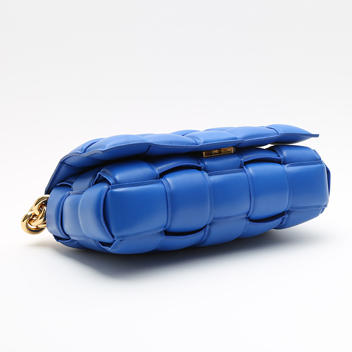 Borsa a tracolla Bottega Veneta Cassette in pelle intrecciata blu - Detail D4