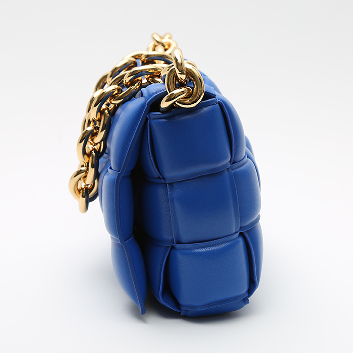 Borsa a tracolla Bottega Veneta Cassette in pelle intrecciata blu - Detail D5