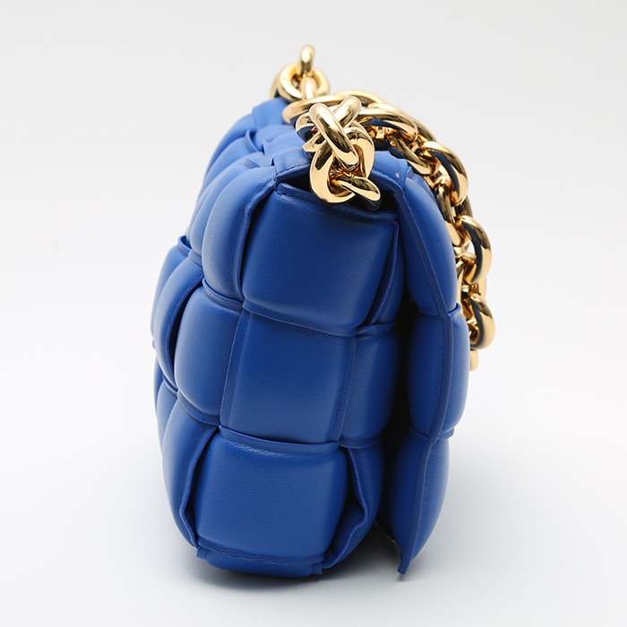 Borsa a tracolla Bottega Veneta Cassette in pelle intrecciata blu - Detail D6