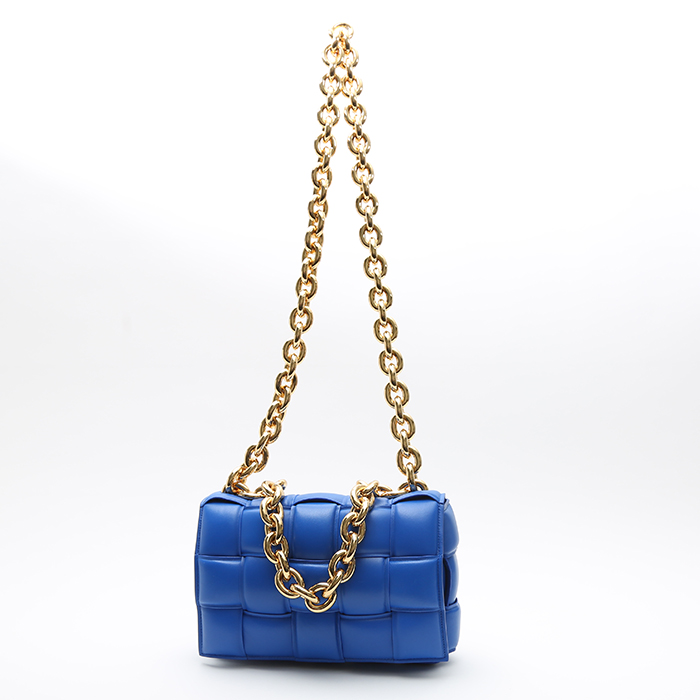 Borsa a tracolla Bottega Veneta Cassette in pelle intrecciata blu - Detail D8