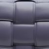 Bottega Veneta  Cassette shoulder bag  in purple braided leather - Detail D1 thumbnail