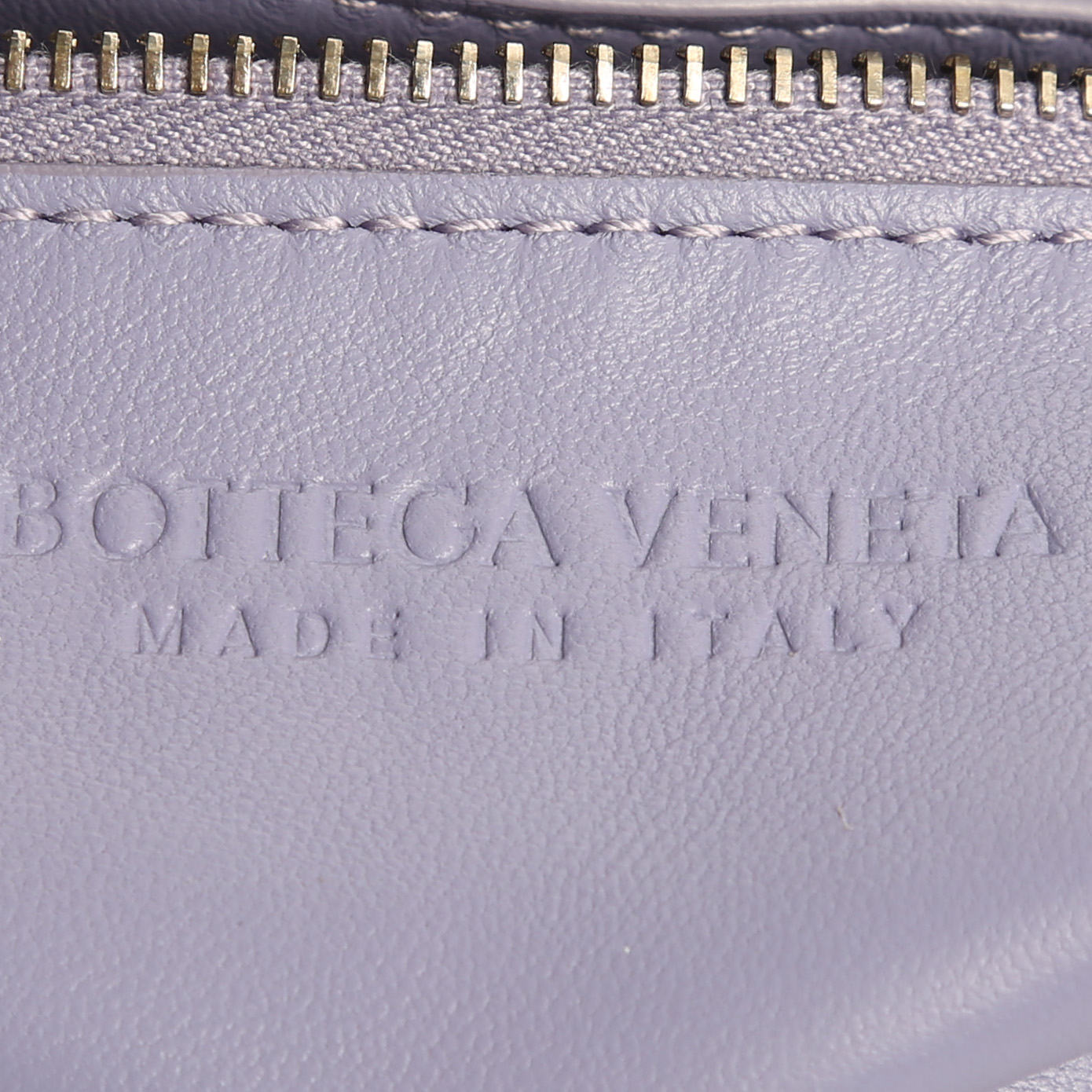 Sac bandoulière Bottega Veneta Cassette en cuir tressé violet - Detail D3