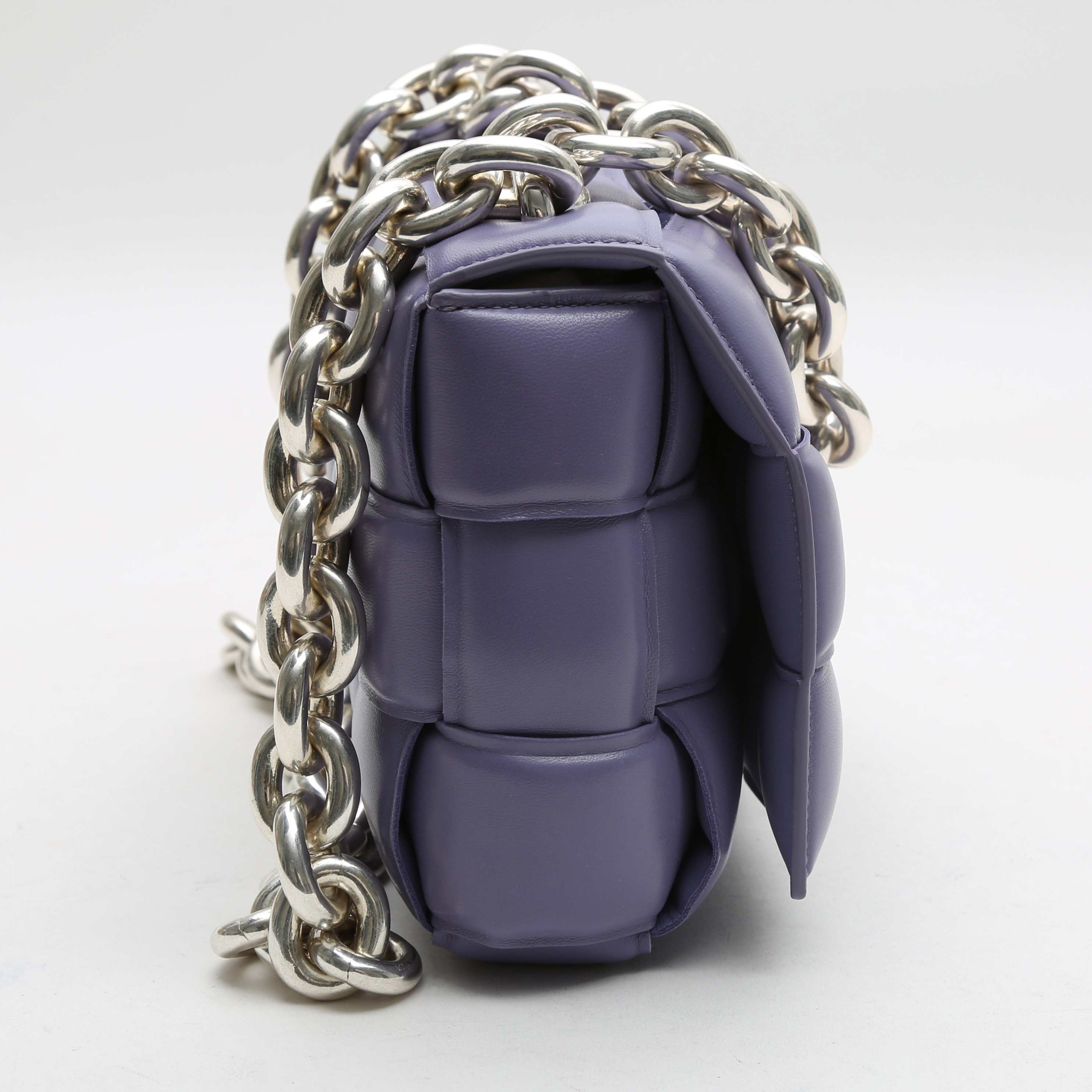 Sac bandoulière Bottega Veneta Cassette en cuir tressé violet - Detail D5