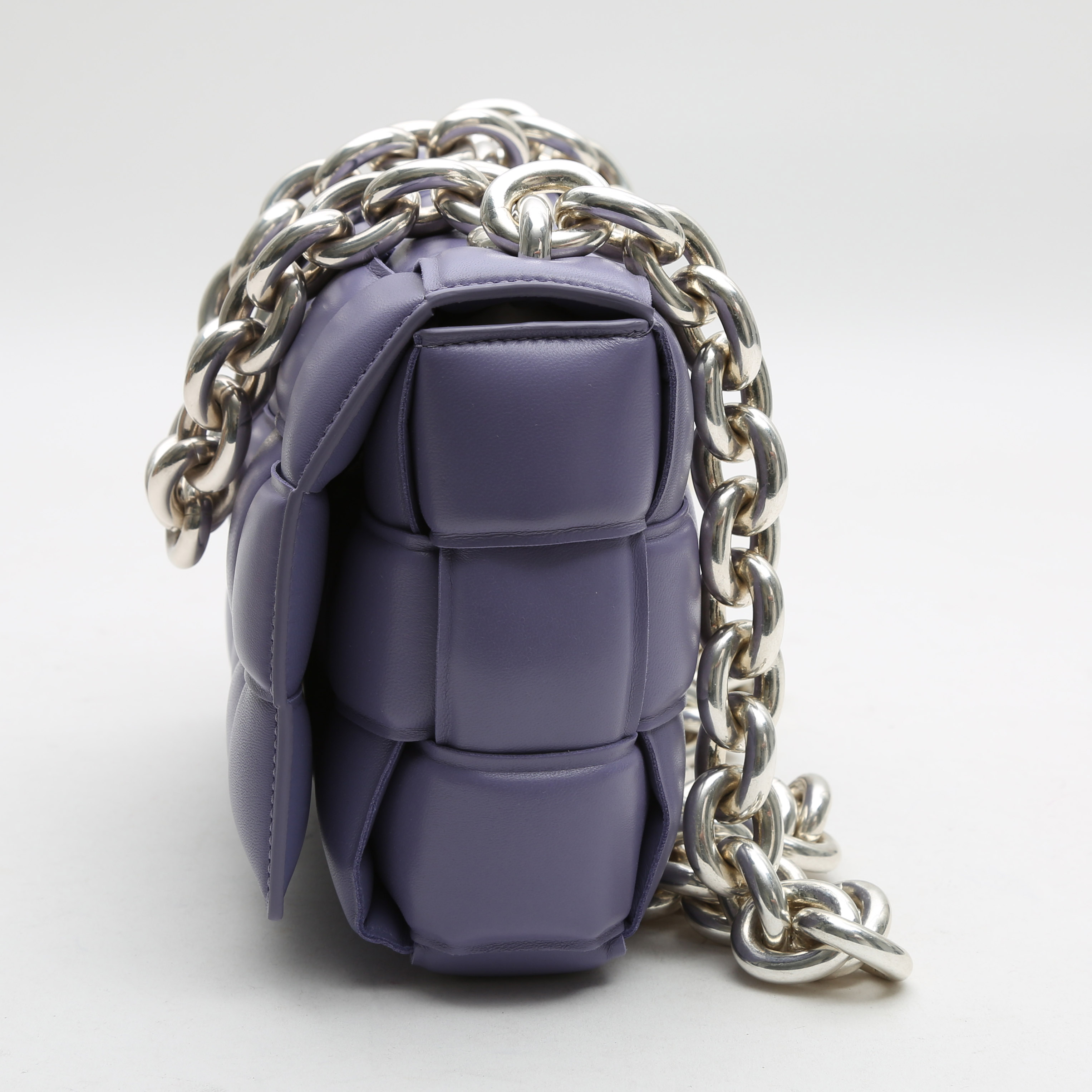 Sac bandoulière Bottega Veneta Cassette en cuir tressé violet - Detail D6