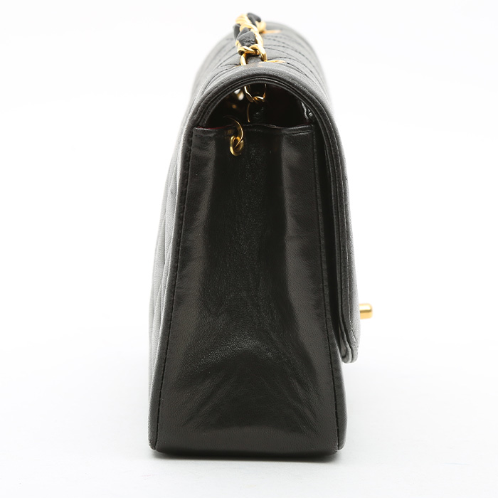 Chanel Vintage Diana shoulder bag in black quilted leather - Detail D5