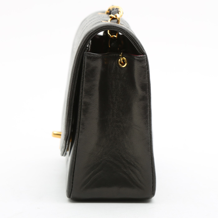 Chanel Vintage Diana shoulder bag in black quilted leather - Detail D6