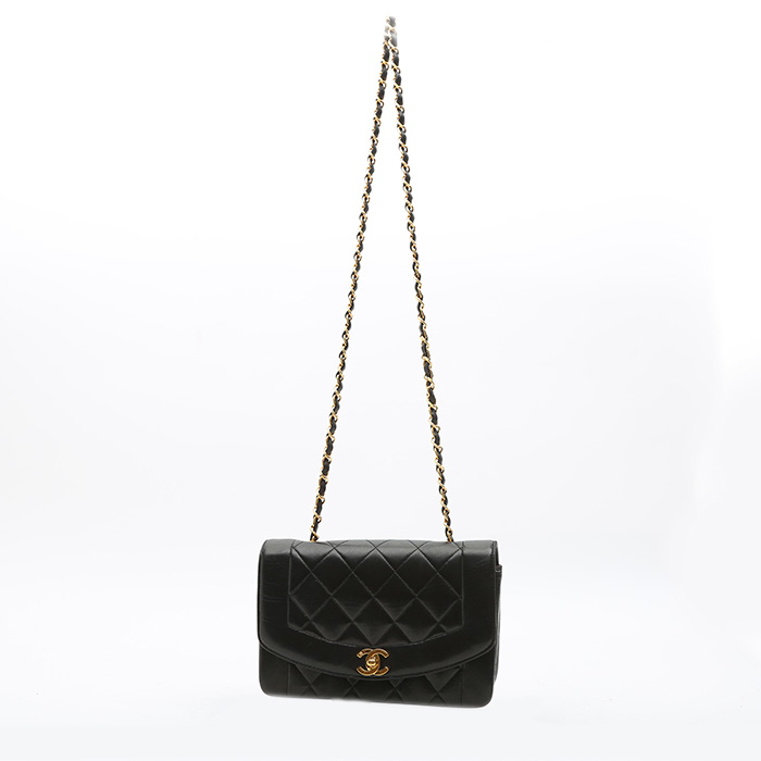 Chanel Vintage Diana shoulder bag in black quilted leather - Detail D8