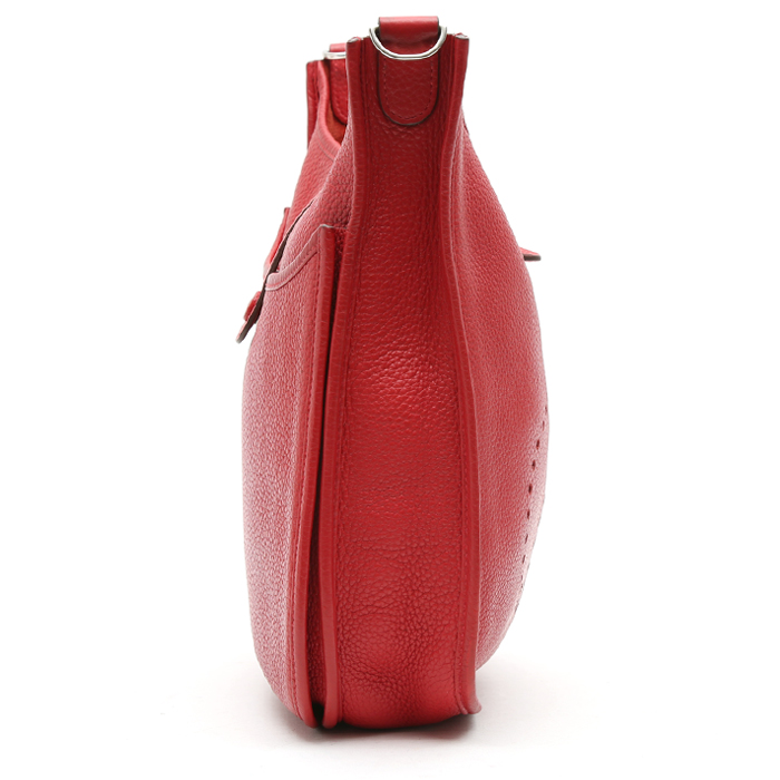 Sac bandoulière Hermès  Evelyne moyen modèle  en cuir togo rouge - Detail D7