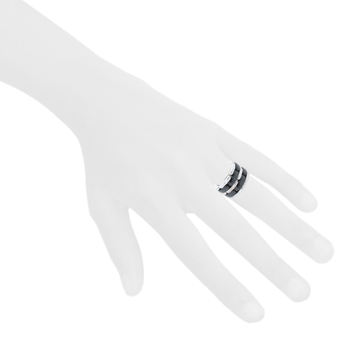 Bague souple Chanel Ultra grand modèle en or blanc et céramique noir - Detail D1