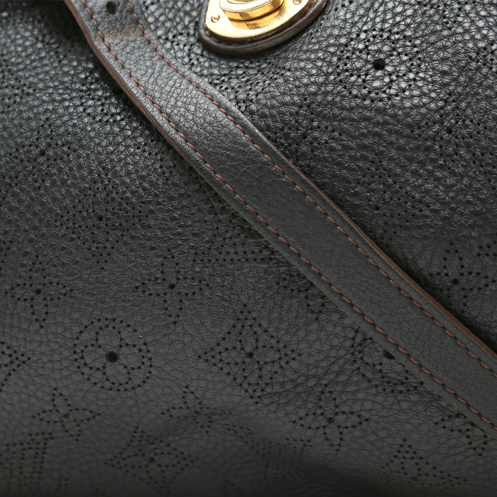 Sac bandoulière Louis Vuitton XS en cuir monogram marron - Detail D1