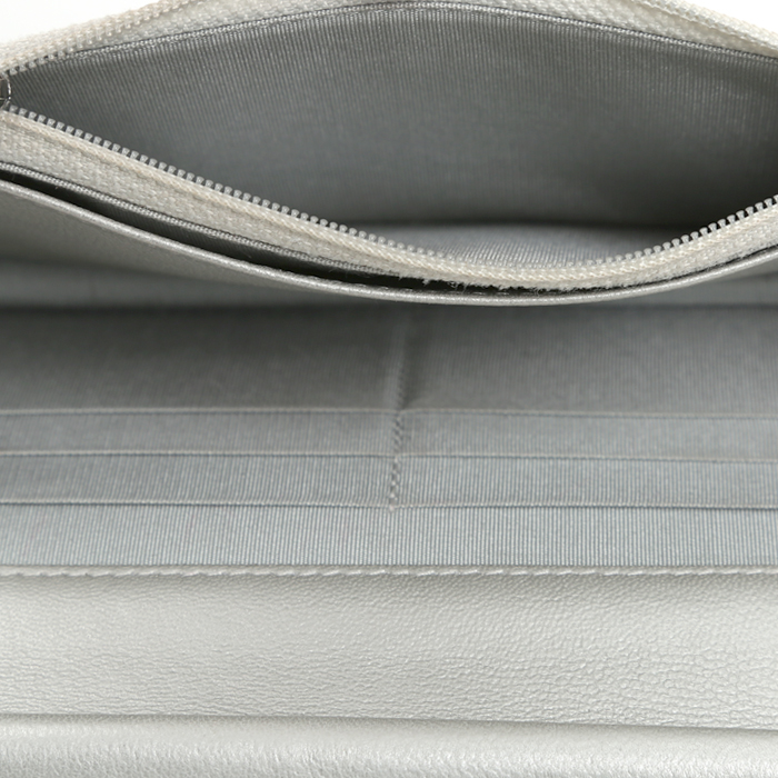 Chanel  Wallet on Chain shoulder bag  in silver quilted grained leather - Detail D3