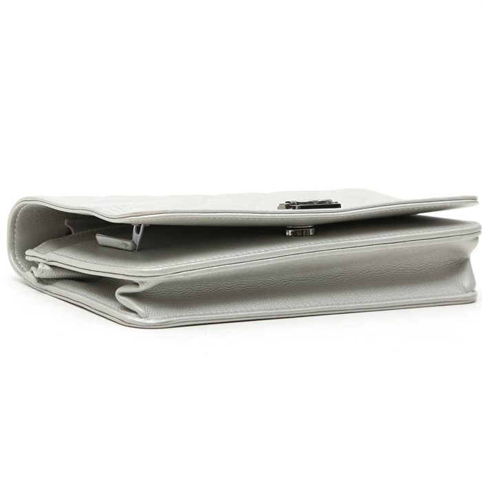 Borsa a tracolla Chanel  Wallet on Chain in pelle martellata e trapuntata argentata - Detail D5