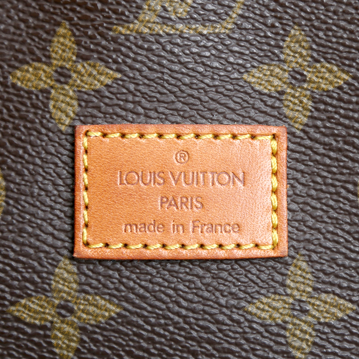 Louis Vuitton  Saumur medium model  shoulder bag  in brown monogram canvas  and natural leather - Detail D4