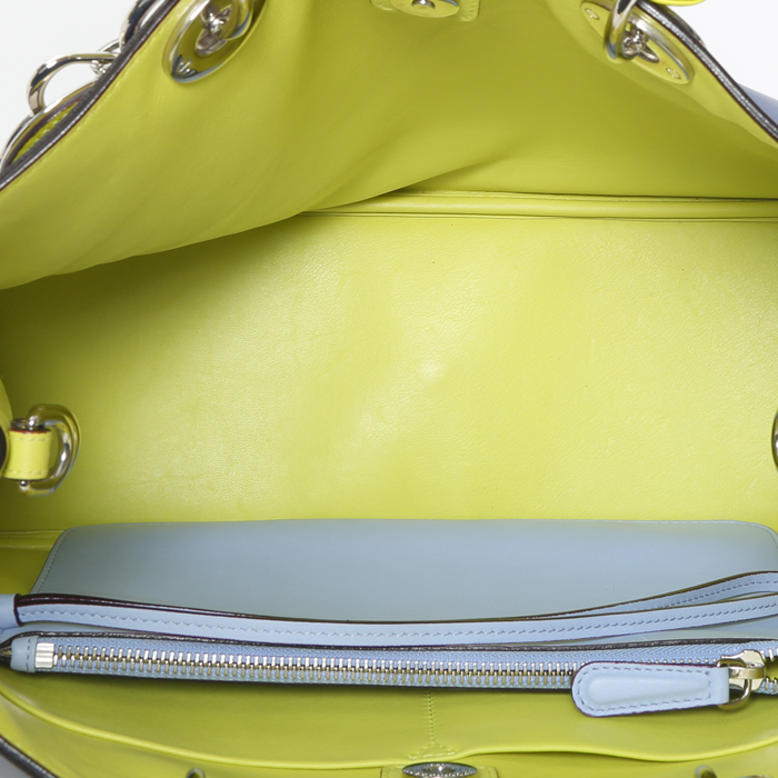 Dior  Diorissimo handbag  in navy blue, light blue and yellow leather - Detail D2