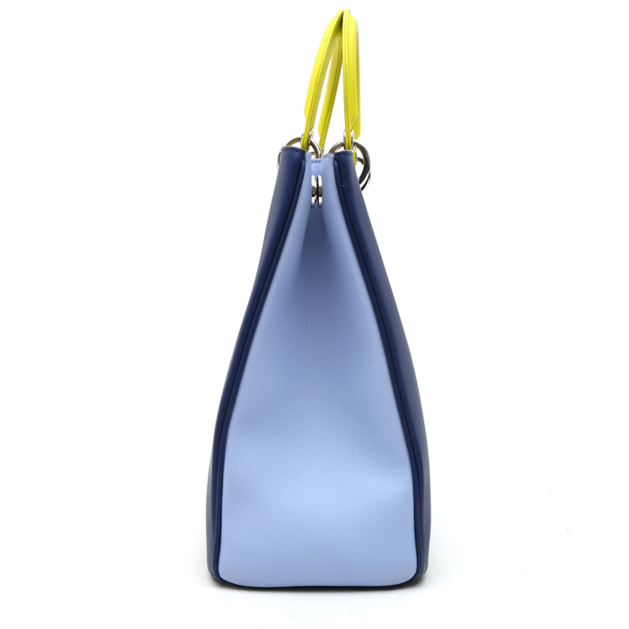 Bolso de mano Dior  Diorissimo en cuero azul marino azul claro y amarillo - Detail D6