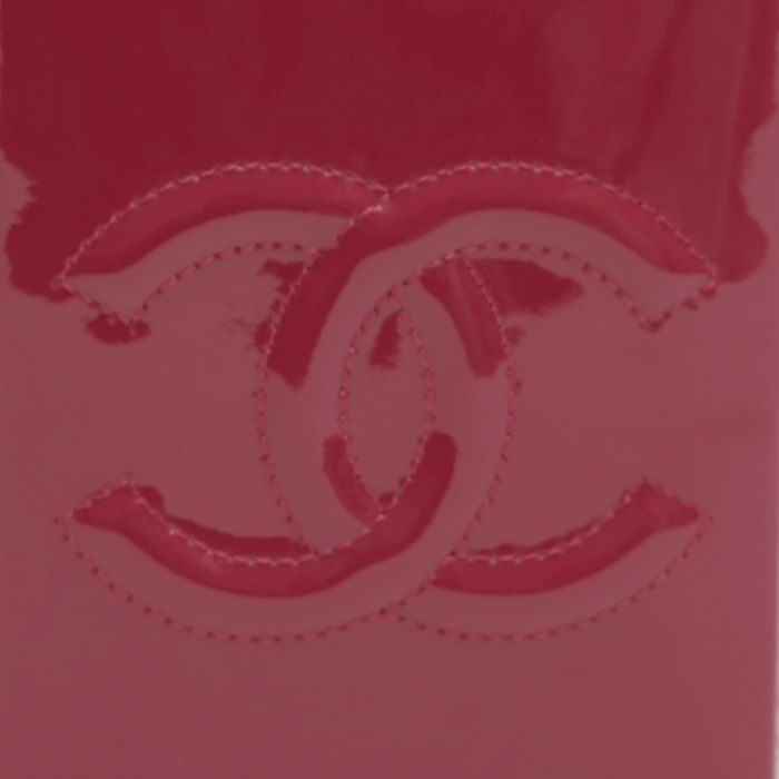 Chanel   clutch  in raspberry pink patent leather - Detail D1