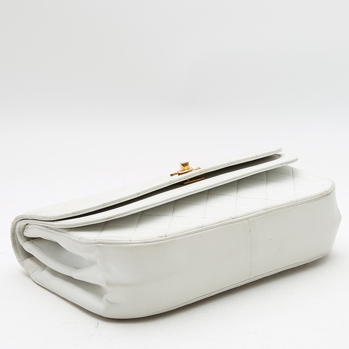 Bolso de mano Chanel  Vintage en cuero acolchado blanco - Detail D4