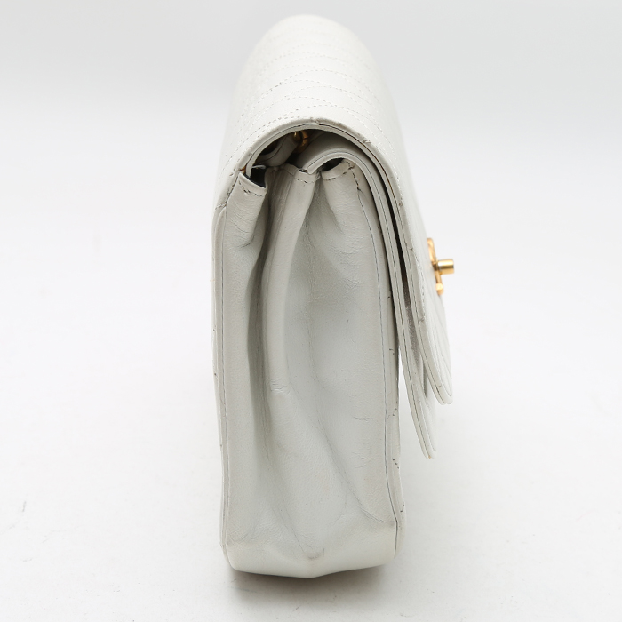 Bolso de mano Chanel  Vintage en cuero acolchado blanco - Detail D5
