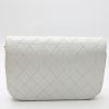 Chanel  Vintage handbag  in white quilted leather - Detail D7 thumbnail