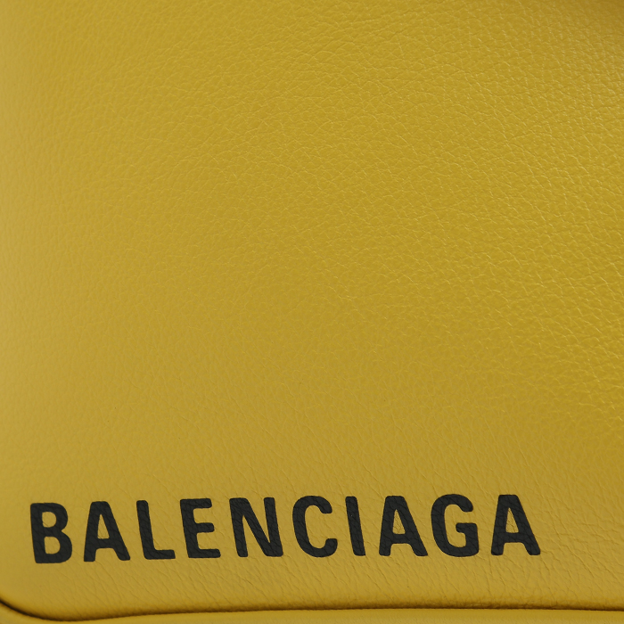 Balenciaga Triangle Duffle handbag in yellow leather - Detail D1