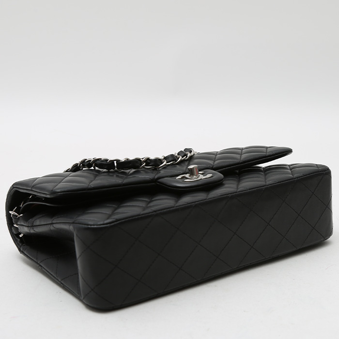 Bolso de mano Chanel  Timeless Classic modelo mediano  en cuero acolchado negro - Detail D4