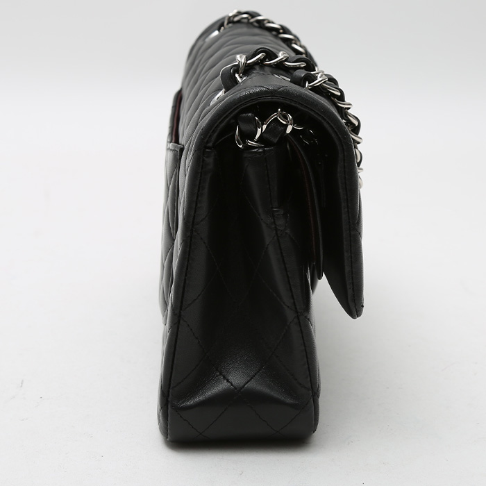 Chanel  Timeless Classic medium model  handbag  in black quilted leather - Detail D6