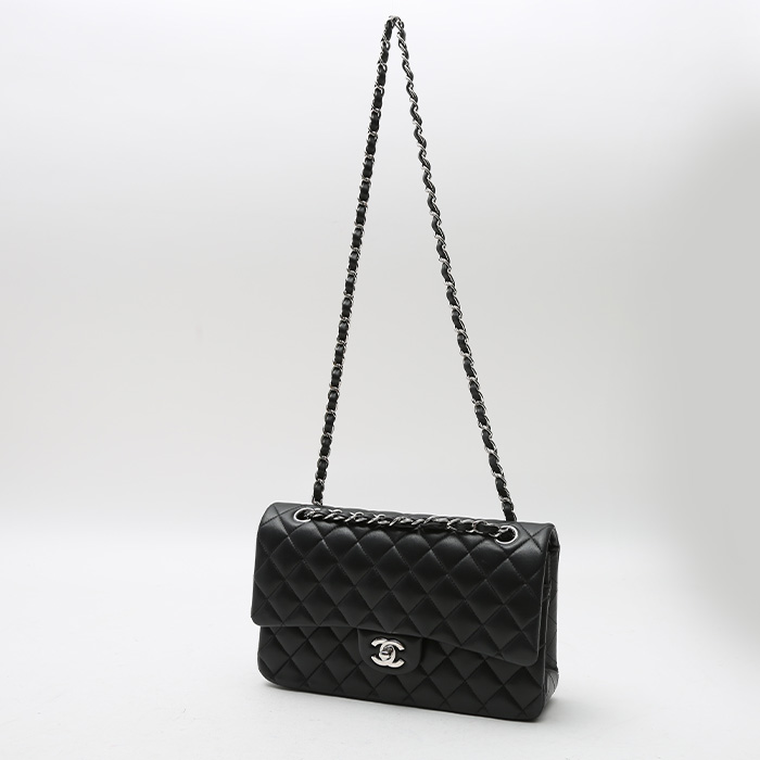 Sac à main Chanel  Timeless Classic moyen modèle  en cuir matelassé noir - Detail D8