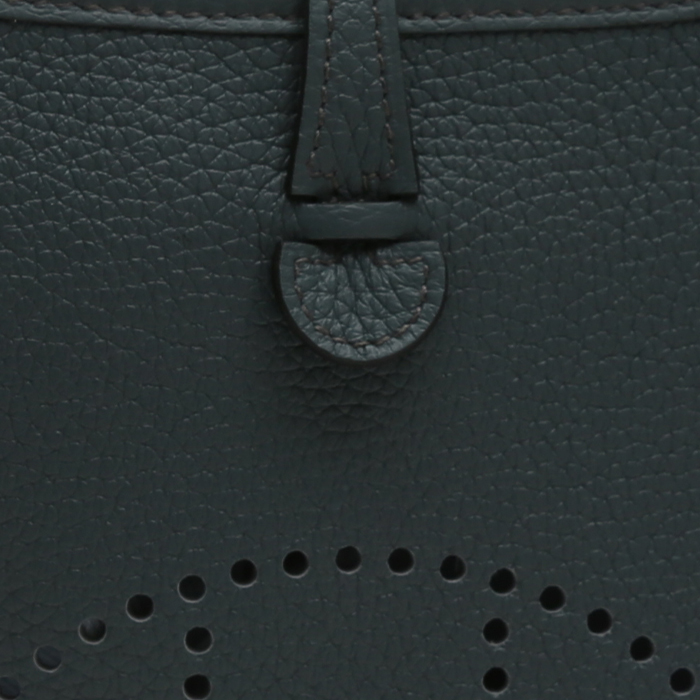 Bolso bandolera Hermès  Mini Evelyne en cuero togo Bleu Orage y lona azul - Detail D1