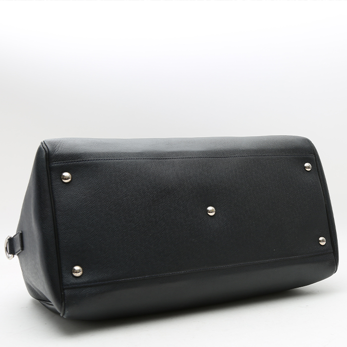 Louis Vuitton Kendall travel bag in anthracite grey taiga leather - Detail D4