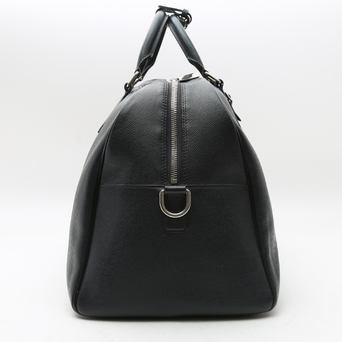Louis Vuitton Kendall travel bag in anthracite grey taiga leather - Detail D6