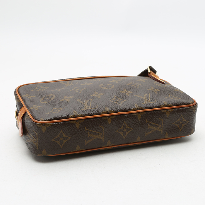 Bolso bandolera Louis Vuitton  Marly en lona Monogram marrón y cuero natural - Detail D4