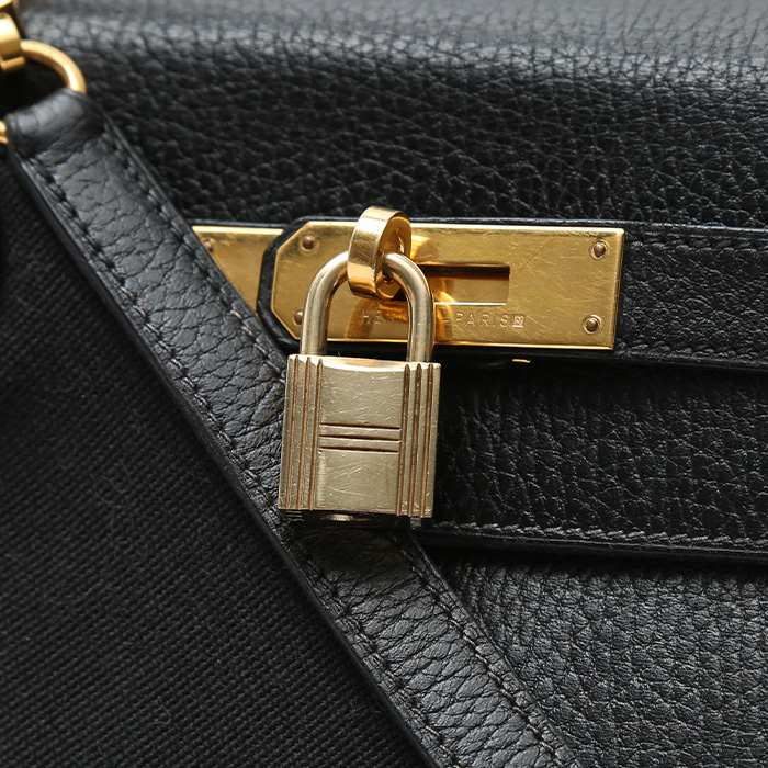 Sac à main Hermès  Kelly 32 cm en vache Liégée noire - Detail D1