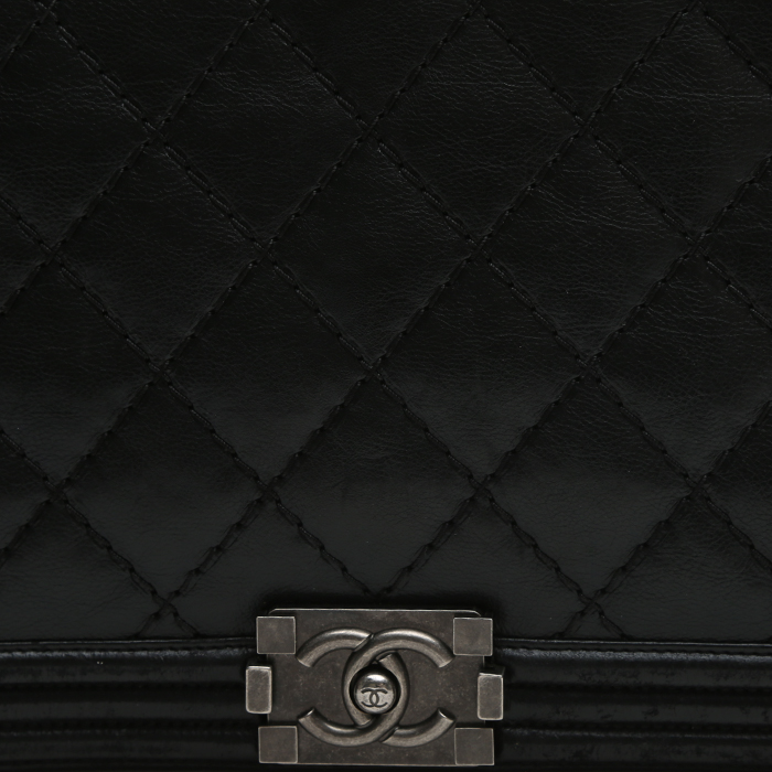 Borsa a tracolla Chanel  Boy modello grande  in pelle trapuntata nera - Detail D1