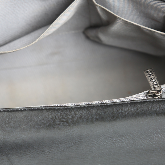 Borsa a tracolla Chanel  Boy modello grande  in pelle trapuntata nera - Detail D2