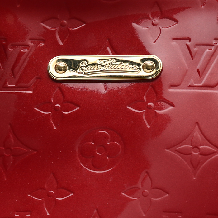 Sac à main Louis Vuitton  Bellevue petit modèle  en cuir verni monogram rouge et cuir naturel - Detail D1