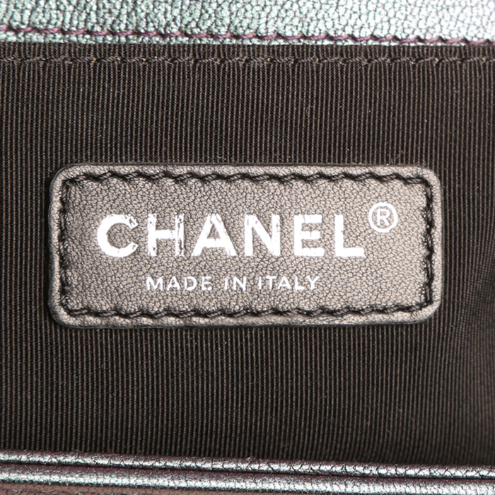 Bolso bandolera Chanel  Boy en cuero acolchado violeta - Detail D3