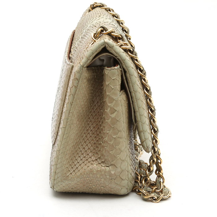 Bolso bandolera Chanel  Timeless Jumbo en piel de pitón beige - Detail D5